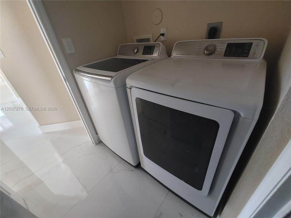 En Renta: $4,800 (6 camas, 3 baños, 3155 Pies cuadrados)