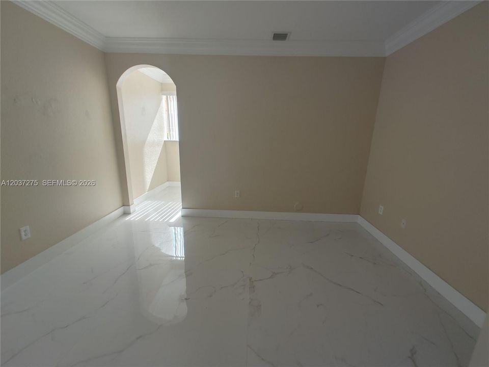 En Renta: $4,800 (6 camas, 3 baños, 3155 Pies cuadrados)