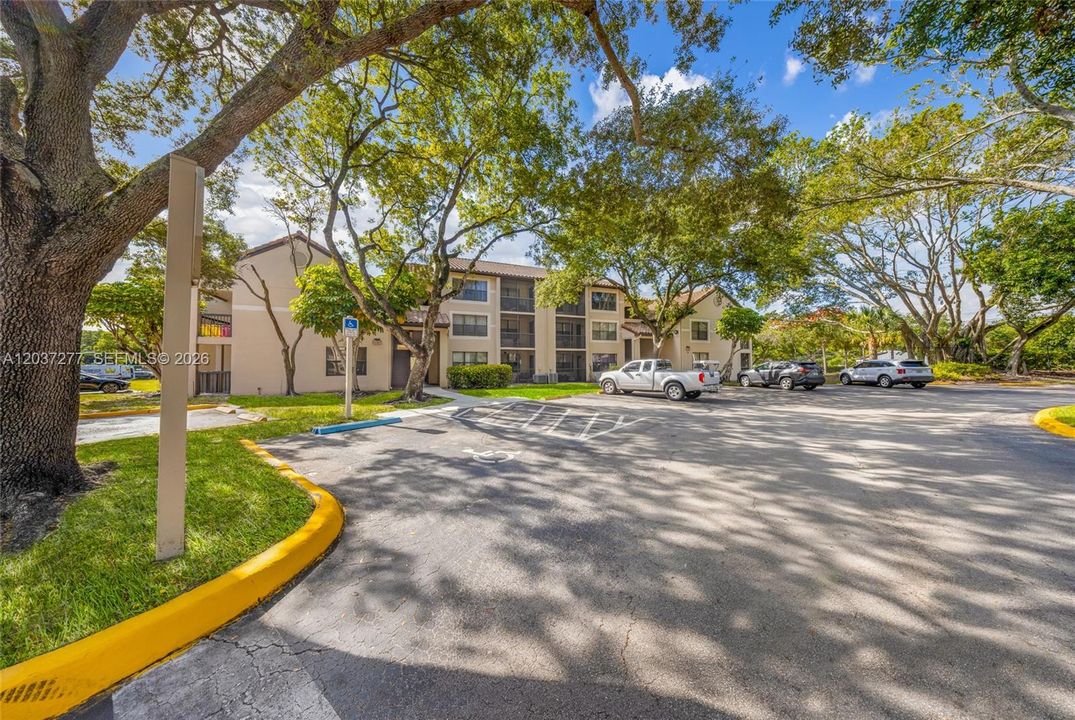 For Sale: $138,500 (1 beds, 1 baths, 620 Square Feet)