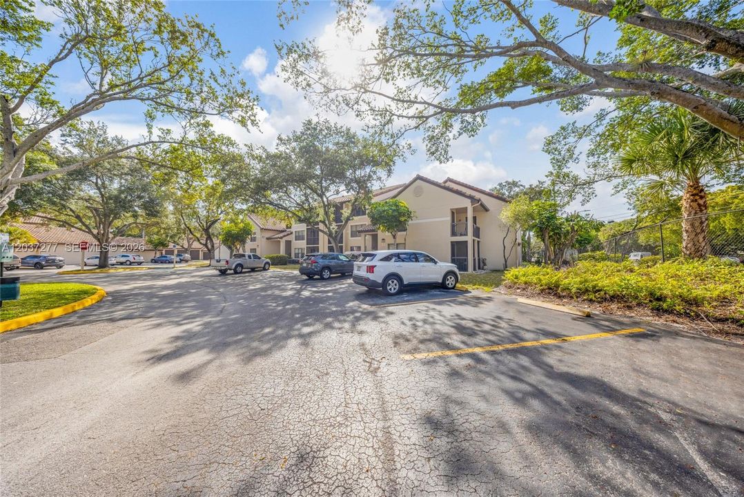 For Sale: $138,500 (1 beds, 1 baths, 620 Square Feet)