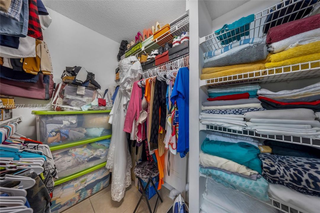 For Sale: $138,500 (1 beds, 1 baths, 620 Square Feet)