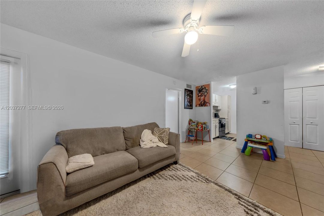 For Sale: $138,500 (1 beds, 1 baths, 620 Square Feet)