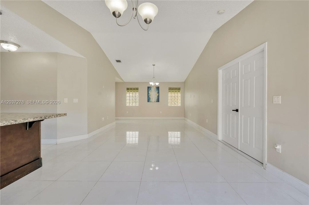 En Venta: $585,000 (3 camas, 2 baños, 1348 Pies cuadrados)