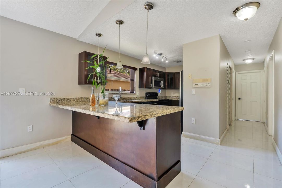 En Venta: $585,000 (3 camas, 2 baños, 1348 Pies cuadrados)