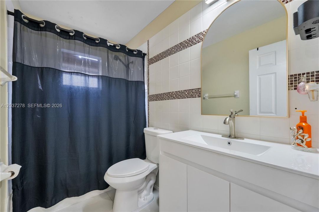 En Venta: $585,000 (3 camas, 2 baños, 1348 Pies cuadrados)