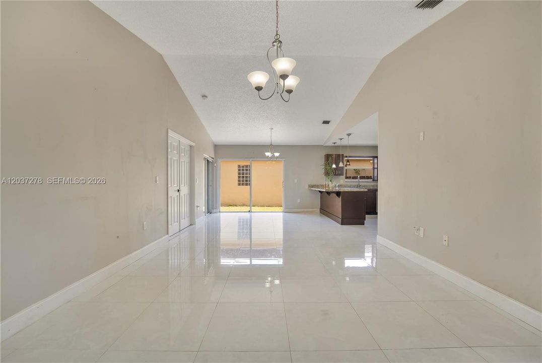 En Venta: $585,000 (3 camas, 2 baños, 1348 Pies cuadrados)