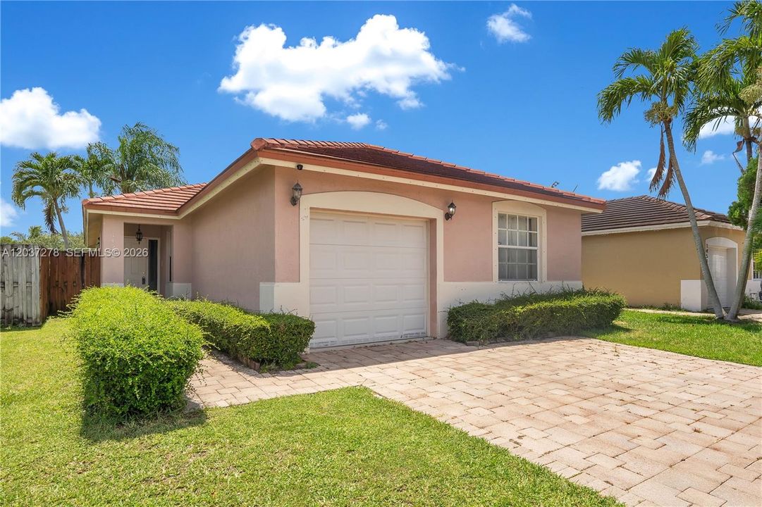En Venta: $585,000 (3 camas, 2 baños, 1348 Pies cuadrados)
