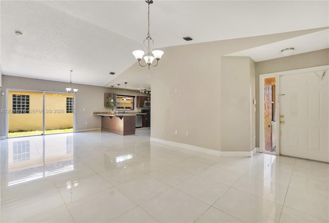 En Venta: $585,000 (3 camas, 2 baños, 1348 Pies cuadrados)