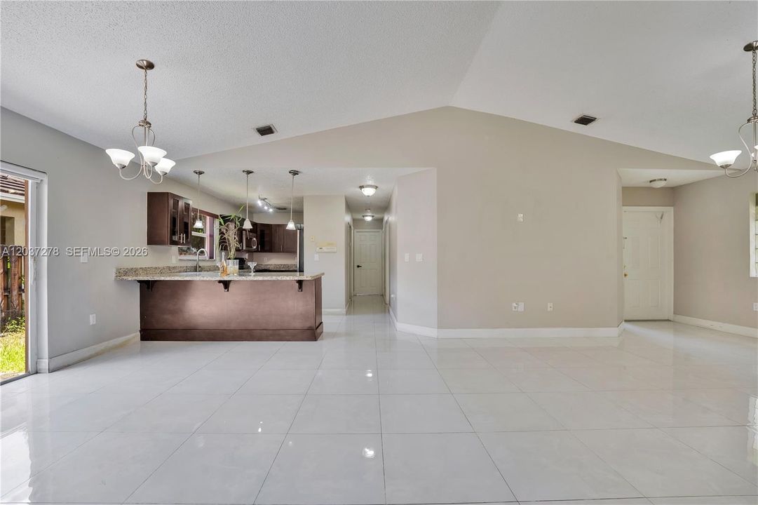 En Venta: $585,000 (3 camas, 2 baños, 1348 Pies cuadrados)