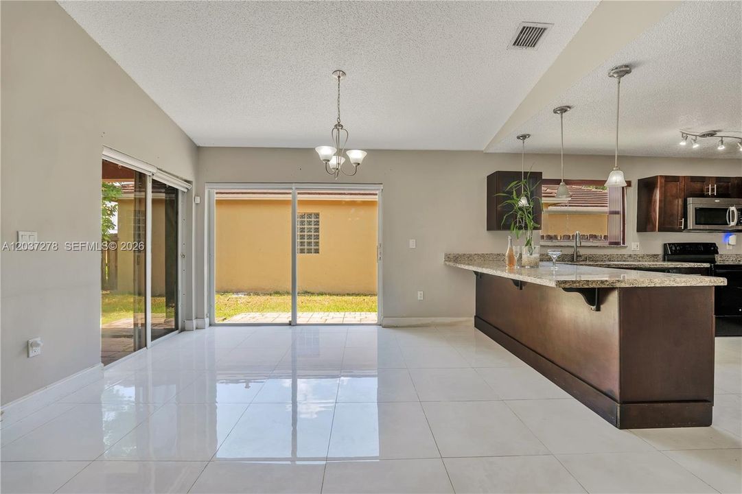 En Venta: $585,000 (3 camas, 2 baños, 1348 Pies cuadrados)
