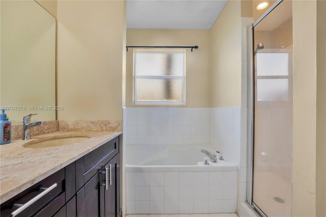 En Venta: $585,000 (3 camas, 2 baños, 1348 Pies cuadrados)