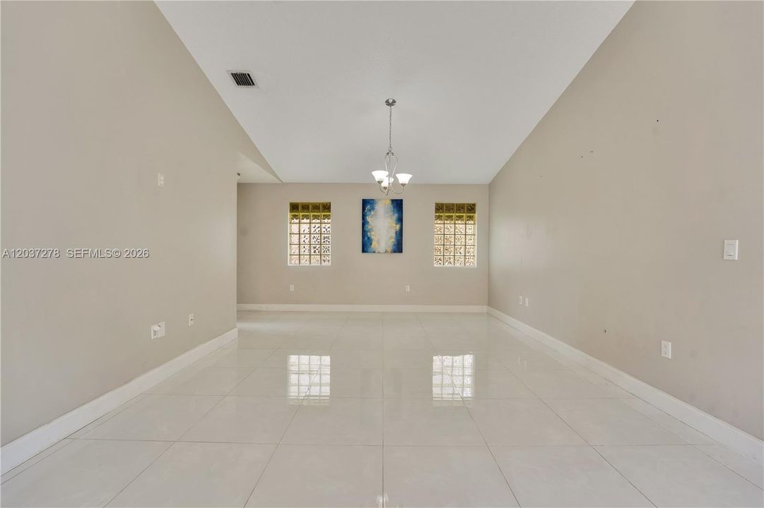 En Venta: $585,000 (3 camas, 2 baños, 1348 Pies cuadrados)