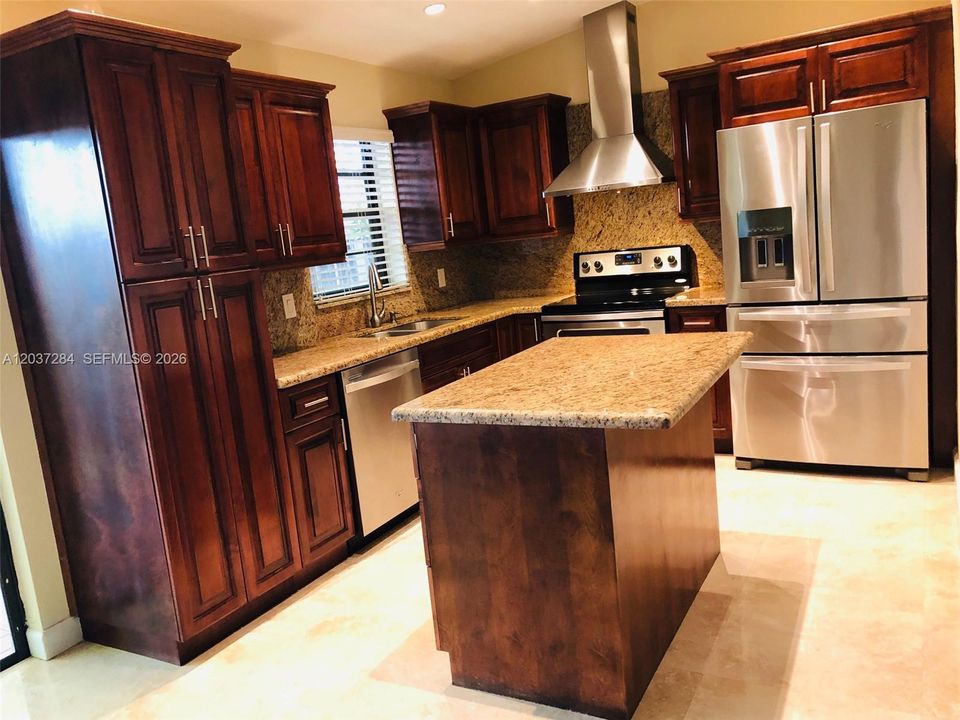 For Rent: $3,200 (3 beds, 2 baths, 1454 Square Feet)