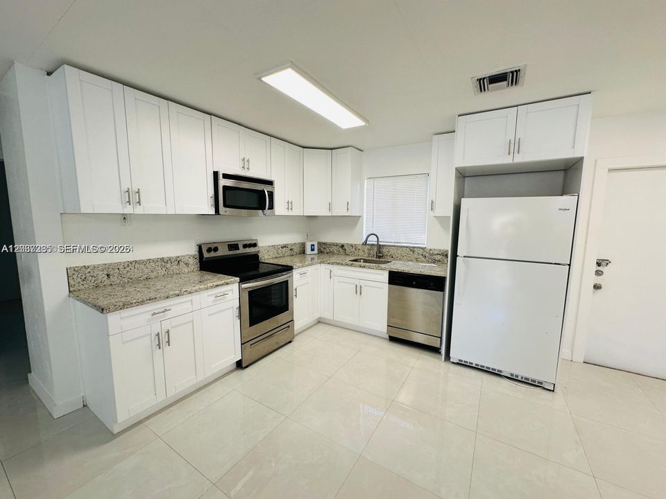 В аренду: $2,900 (3 спален, 2 ванн, 1080 Квадратных фут)