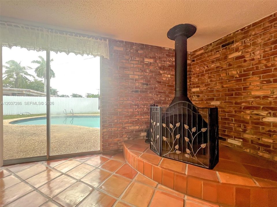 出租: $4,200 (3 贝兹, 2 浴室, 2252 平方英尺)