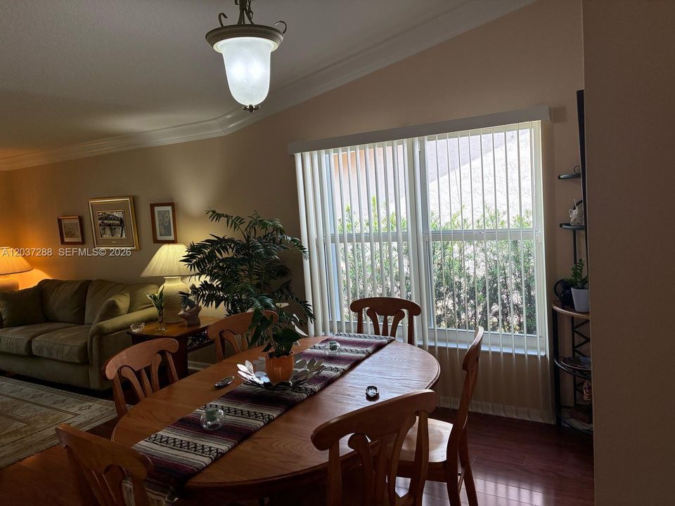 В аренду: $4,000 (3 спален, 2 ванн, 1703 Квадратных фут)
