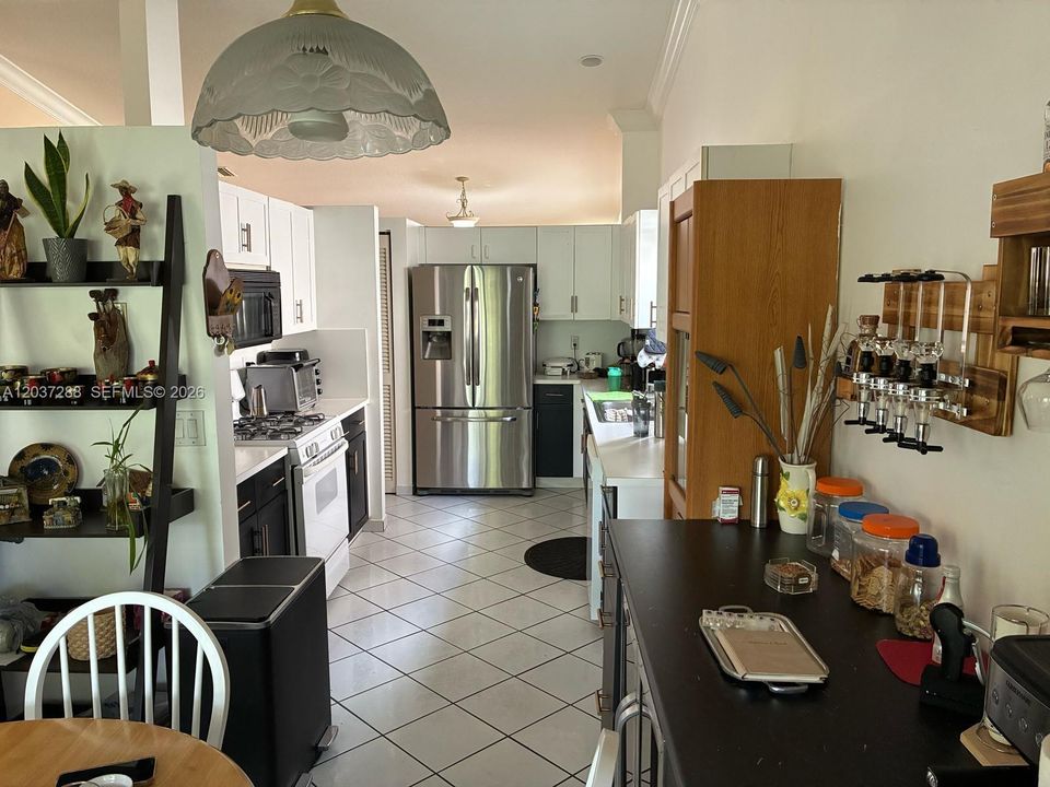 В аренду: $4,000 (3 спален, 2 ванн, 1703 Квадратных фут)