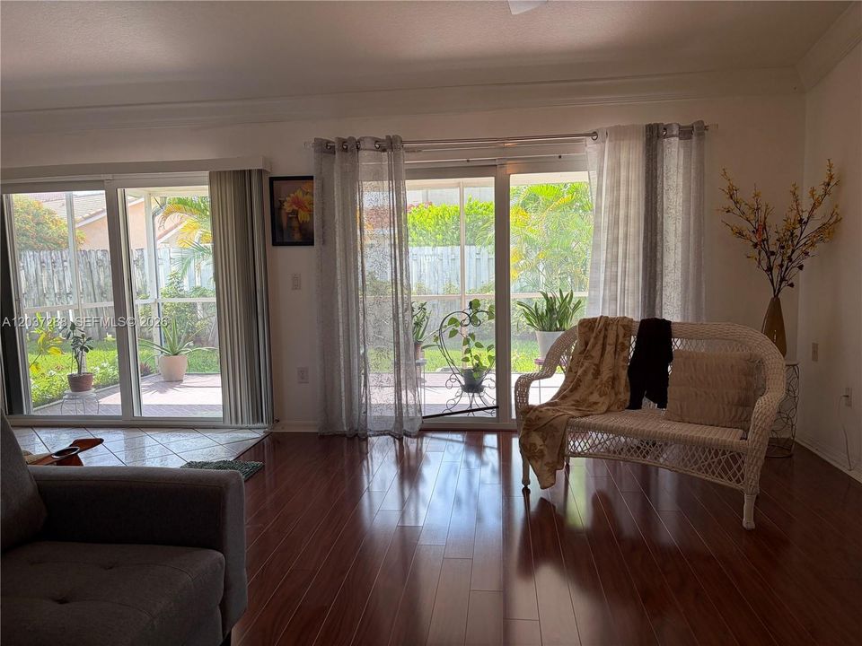 В аренду: $4,000 (3 спален, 2 ванн, 1703 Квадратных фут)