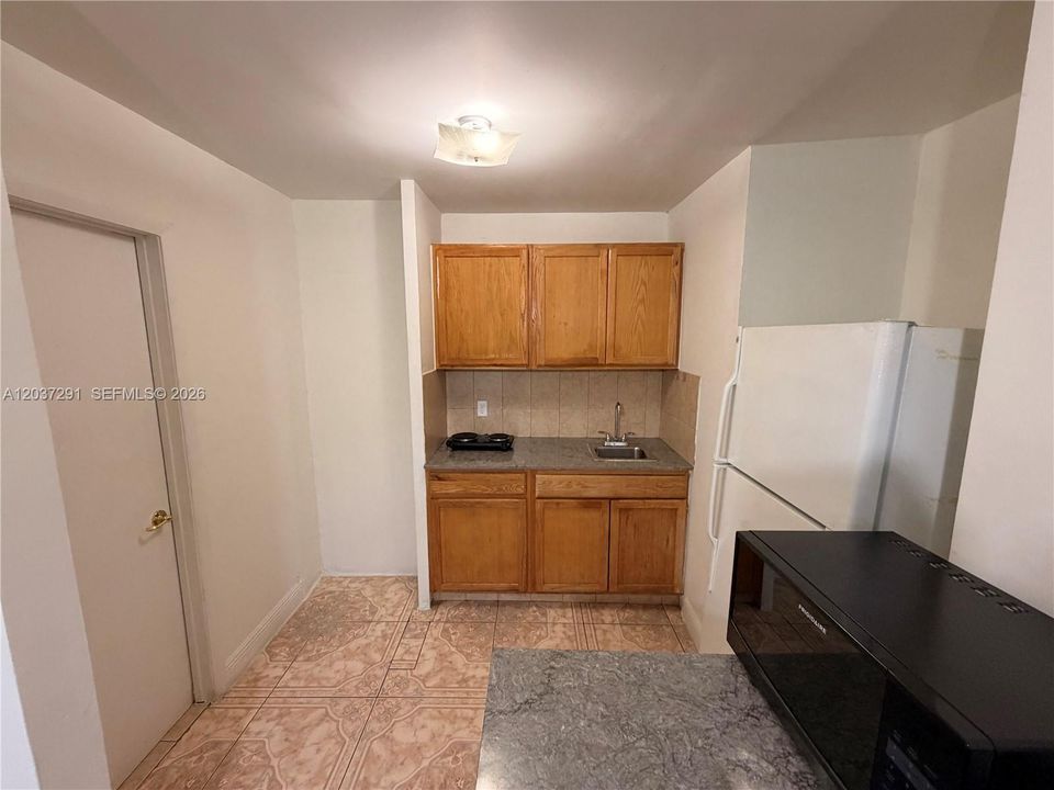 For Rent: $1,200 (1 beds, 1 baths, 1446 Square Feet)