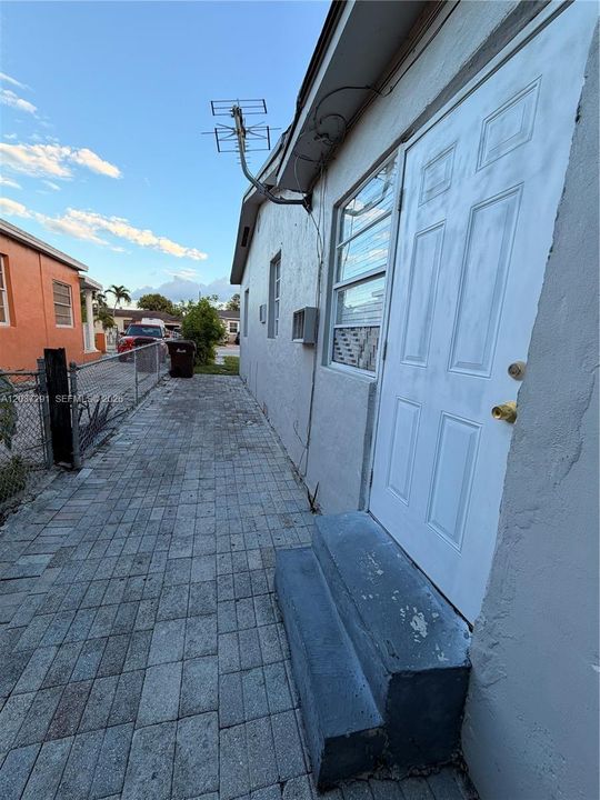 For Rent: $1,200 (1 beds, 1 baths, 1446 Square Feet)
