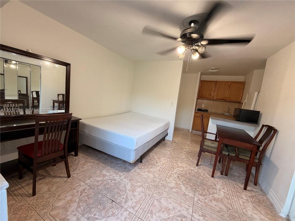 For Rent: $1,200 (1 beds, 1 baths, 1446 Square Feet)