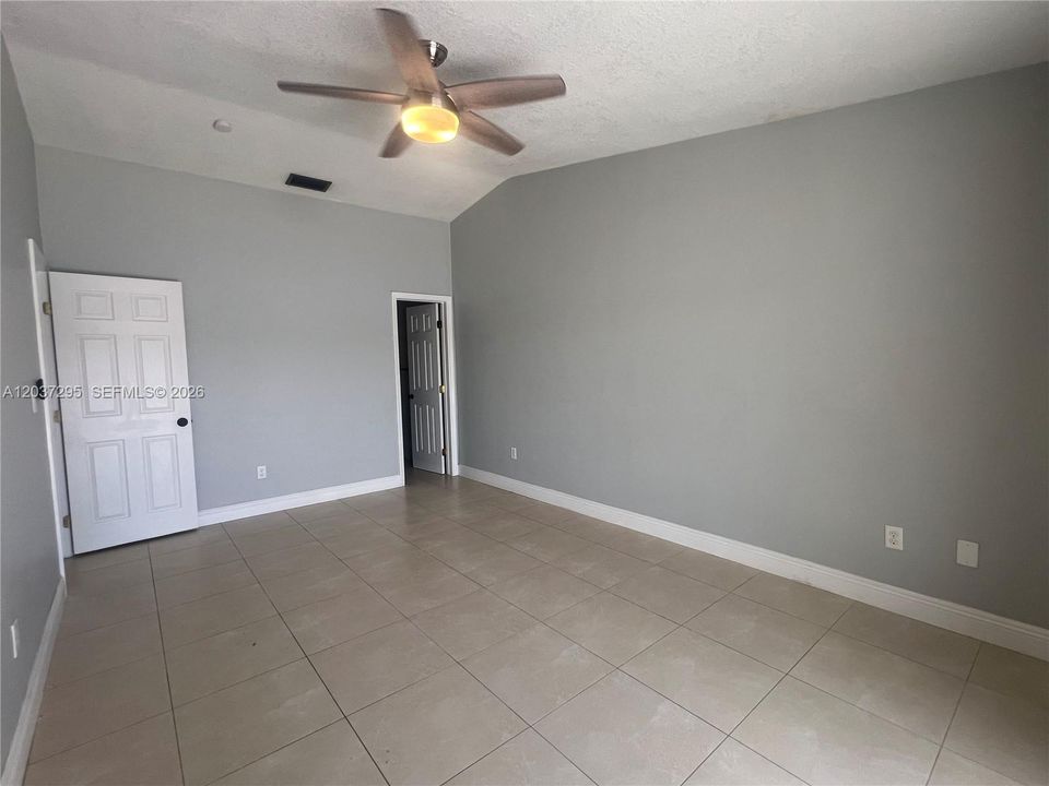 For Rent: $2,800 (2 beds, 2 baths, 1101 Square Feet)