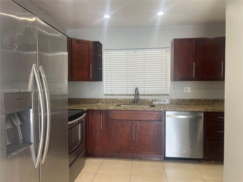 For Rent: $2,800 (2 beds, 2 baths, 1101 Square Feet)