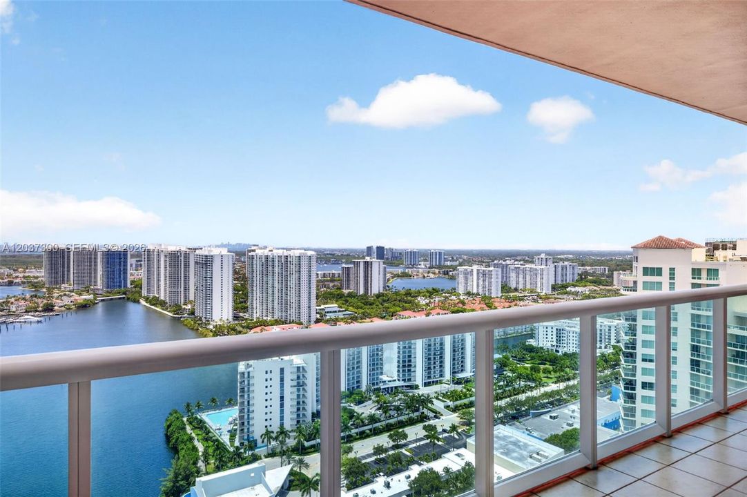 For Sale: $1,650,000 (4 beds, 3 baths, 2720 Square Feet)