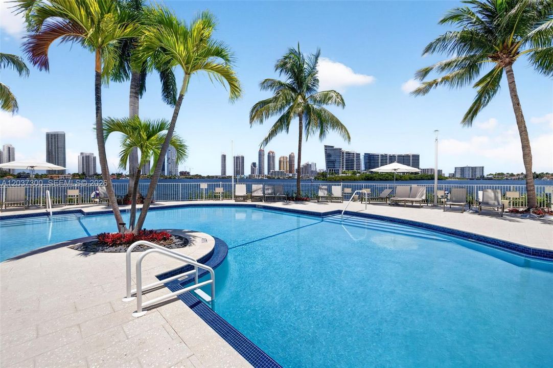 For Sale: $1,650,000 (4 beds, 3 baths, 2720 Square Feet)