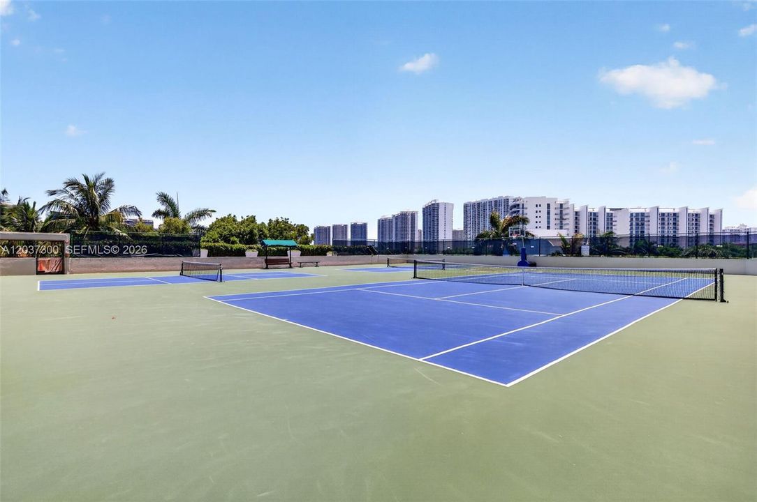 For Sale: $1,650,000 (4 beds, 3 baths, 2720 Square Feet)
