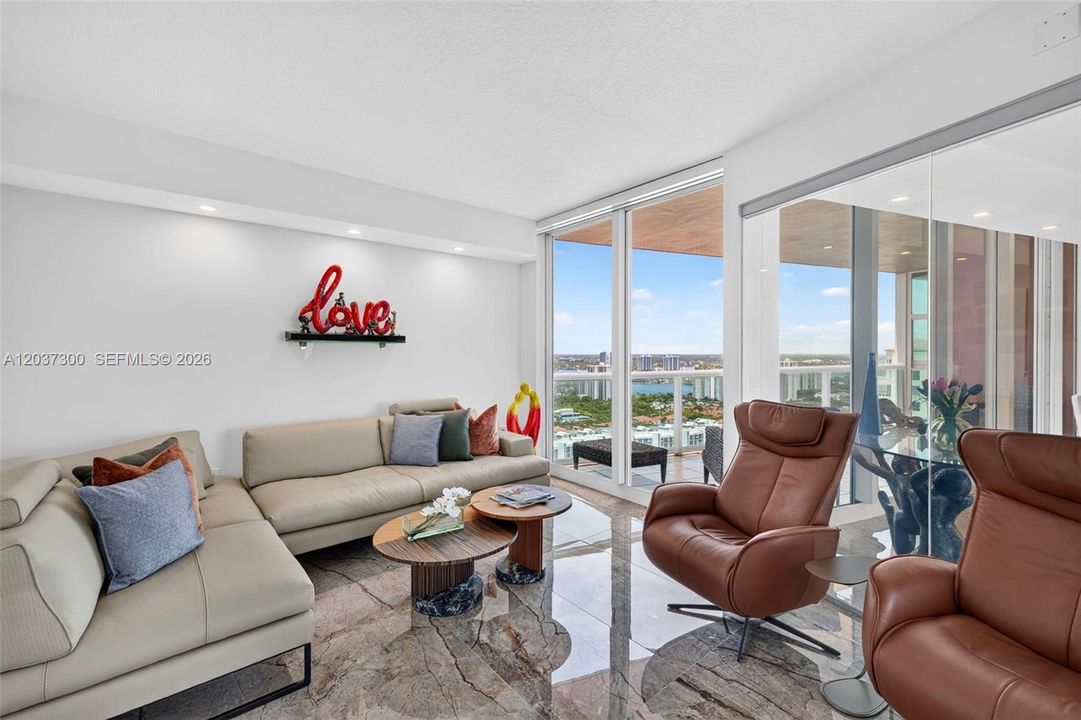 For Sale: $1,650,000 (4 beds, 3 baths, 2720 Square Feet)