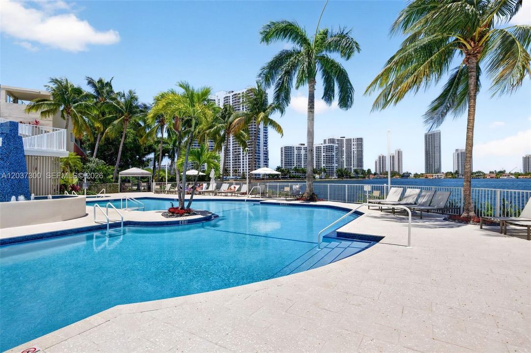 For Sale: $1,650,000 (4 beds, 3 baths, 2720 Square Feet)