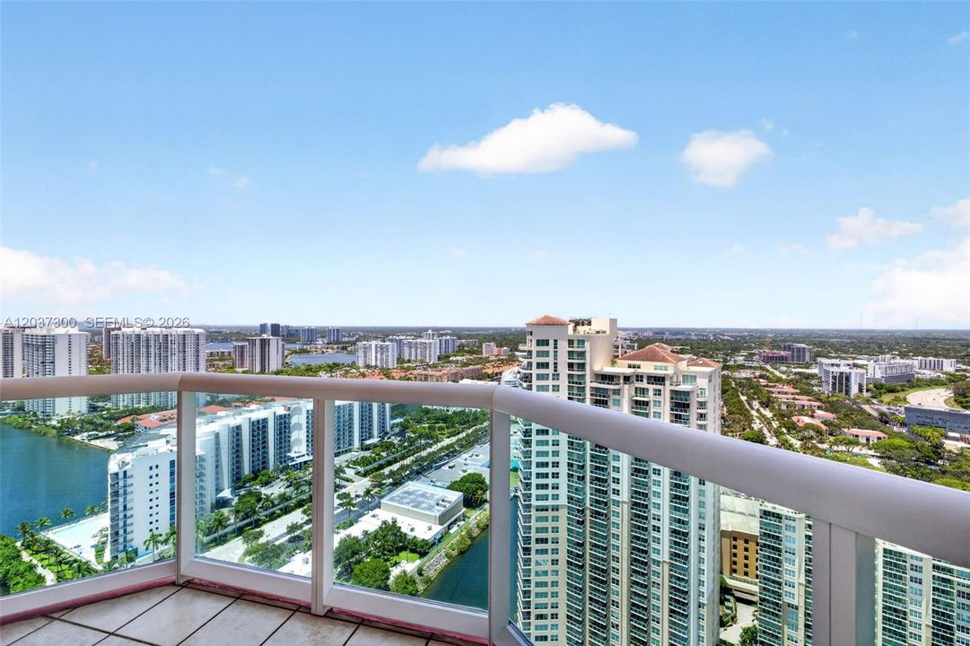 For Sale: $1,650,000 (4 beds, 3 baths, 2720 Square Feet)