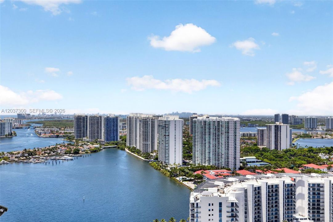 For Sale: $1,650,000 (4 beds, 3 baths, 2720 Square Feet)