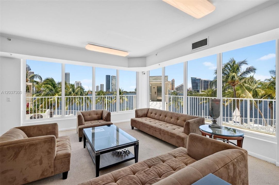 For Sale: $1,650,000 (4 beds, 3 baths, 2720 Square Feet)