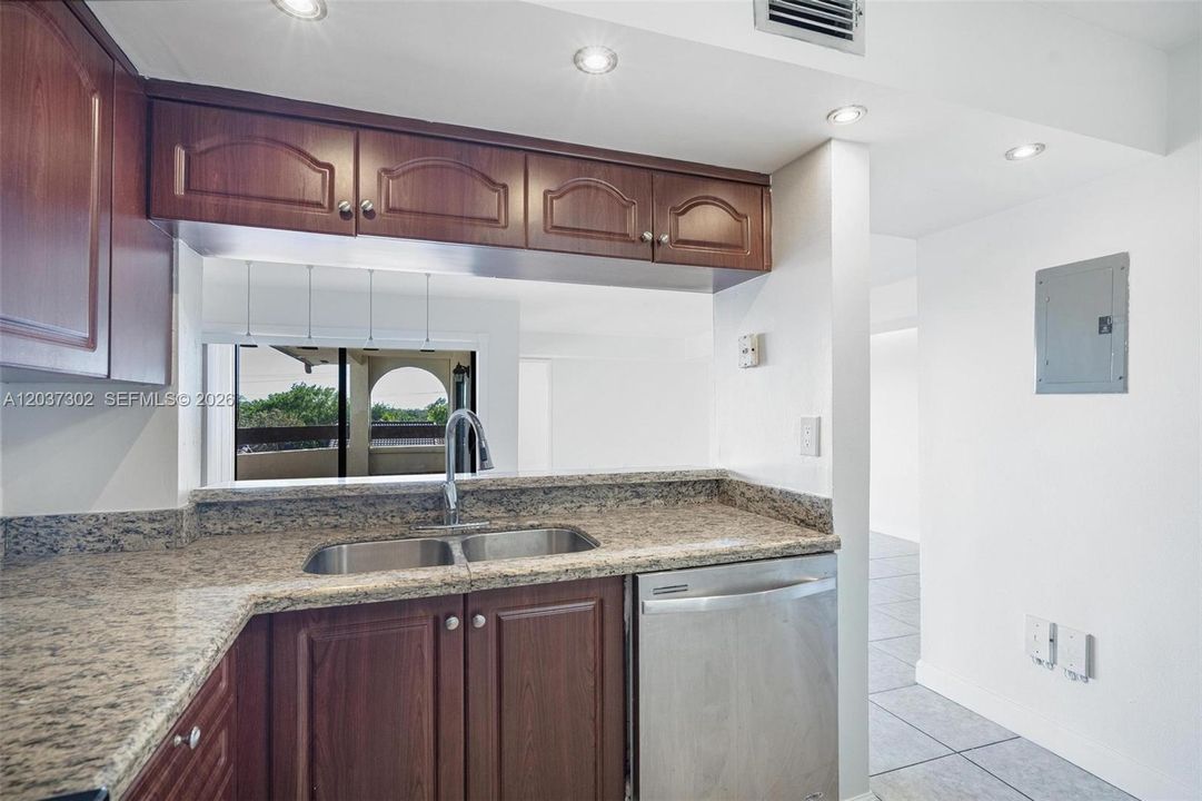 For Rent: $2,500 (2 beds, 2 baths, 1340 Square Feet)
