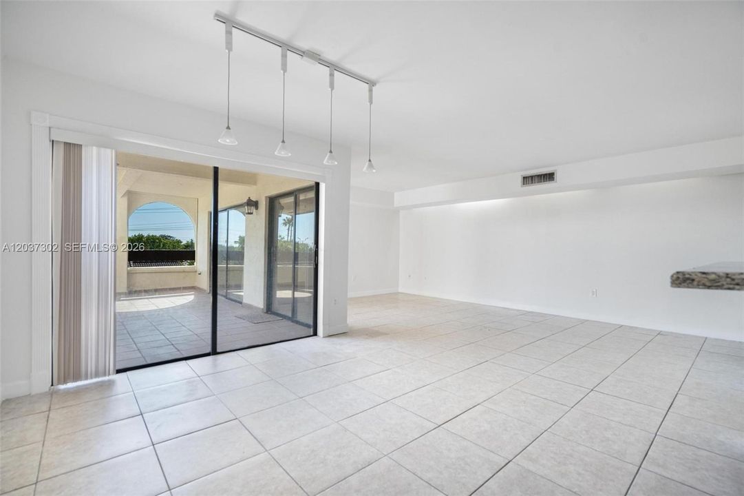 For Rent: $2,500 (2 beds, 2 baths, 1340 Square Feet)