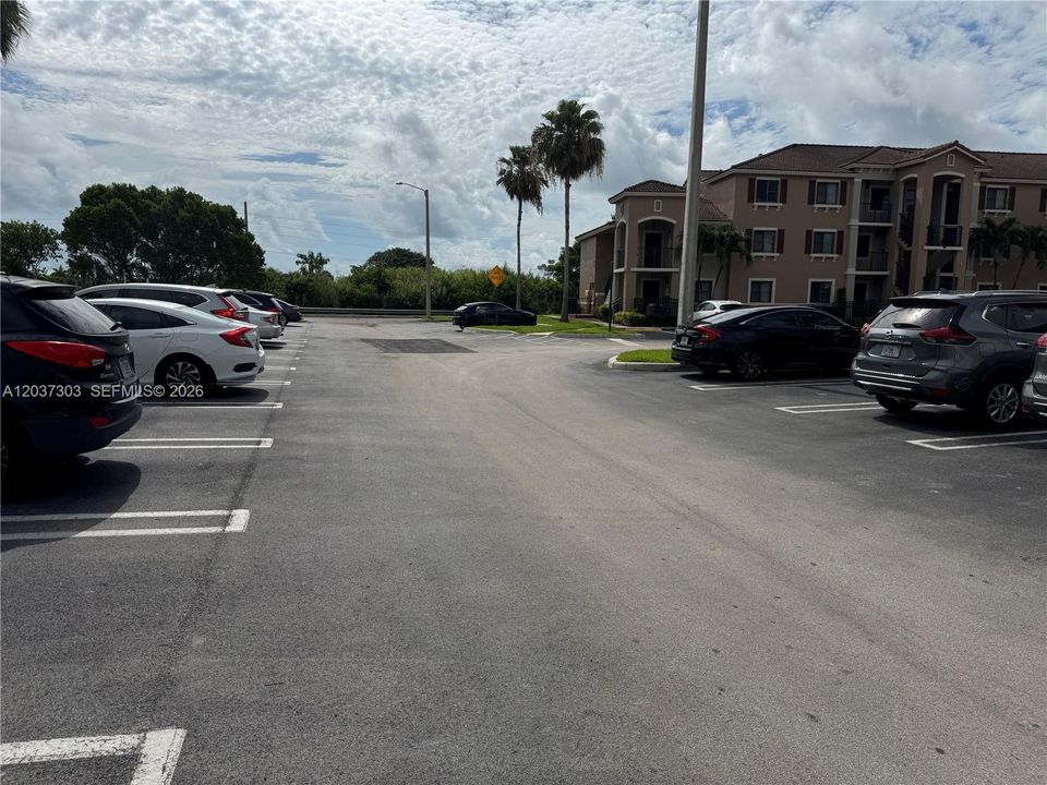 For Rent: $2,000 (2 beds, 2 baths, 809 Square Feet)