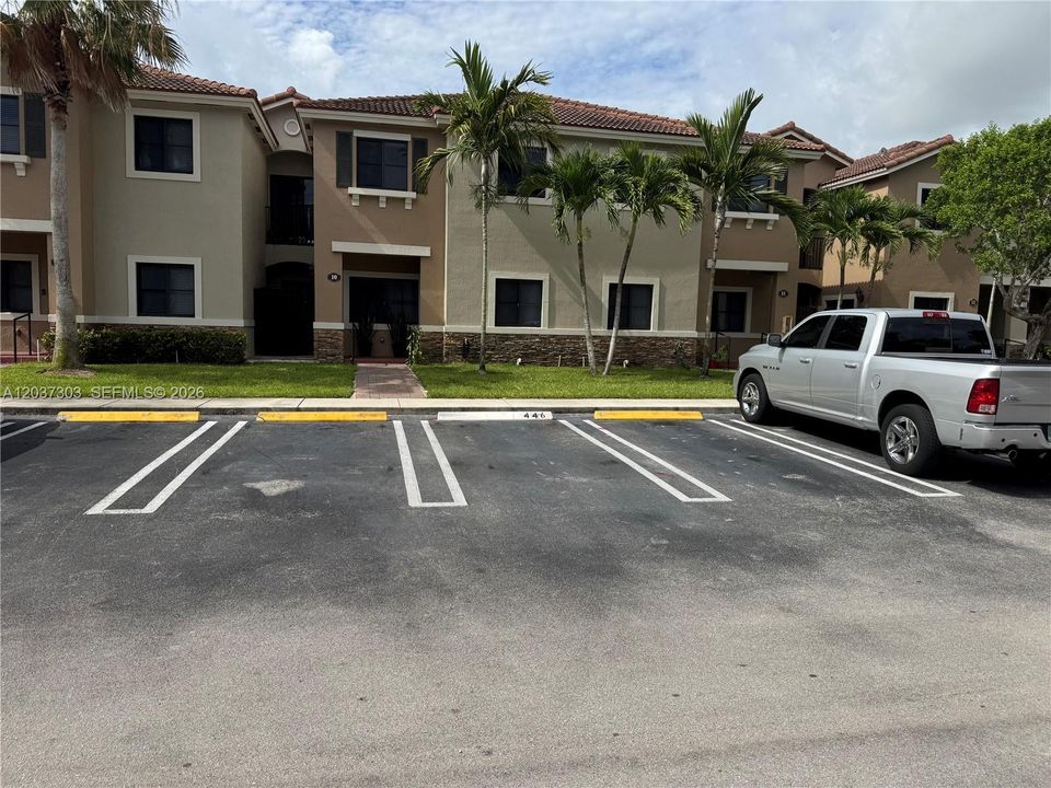 For Rent: $2,000 (2 beds, 2 baths, 809 Square Feet)
