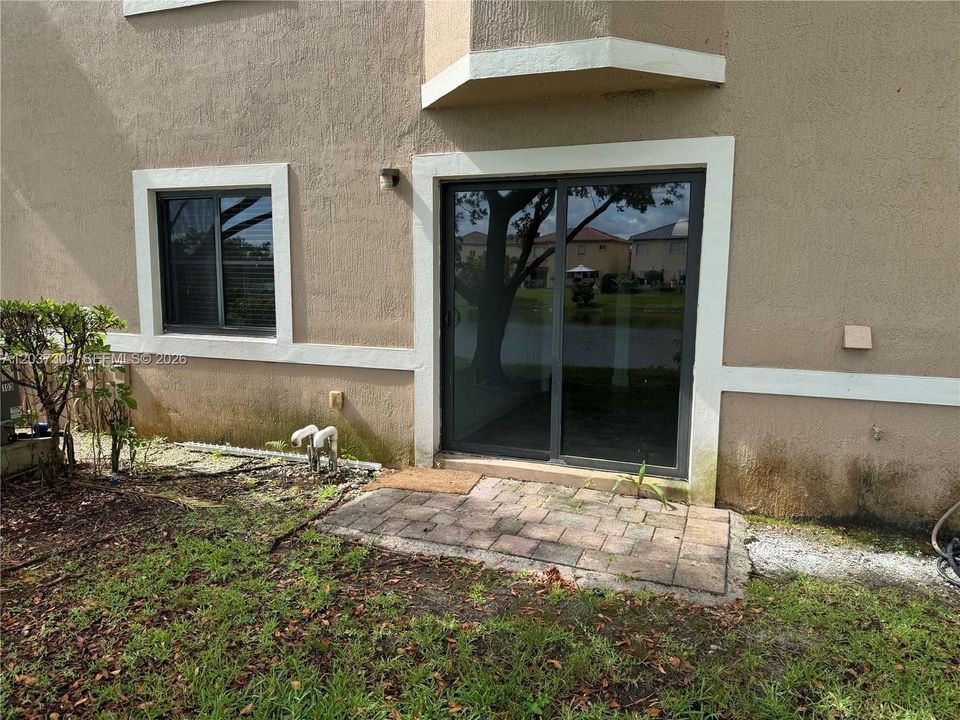 For Rent: $2,000 (2 beds, 2 baths, 809 Square Feet)