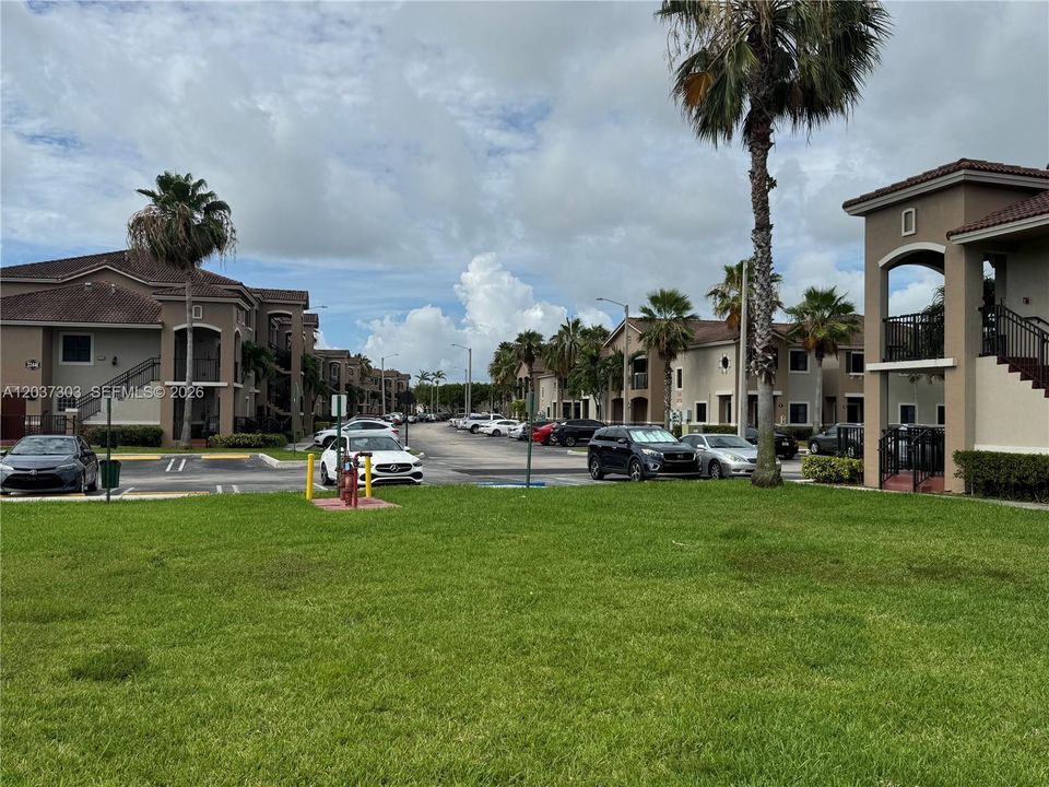 For Rent: $2,000 (2 beds, 2 baths, 809 Square Feet)