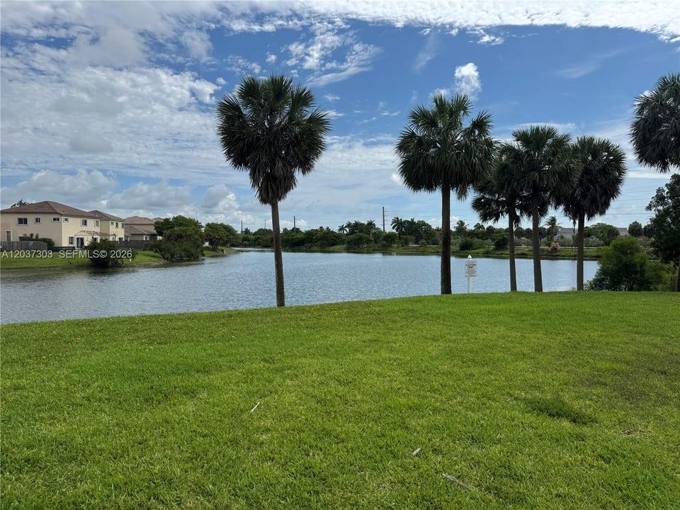 For Rent: $2,000 (2 beds, 2 baths, 809 Square Feet)