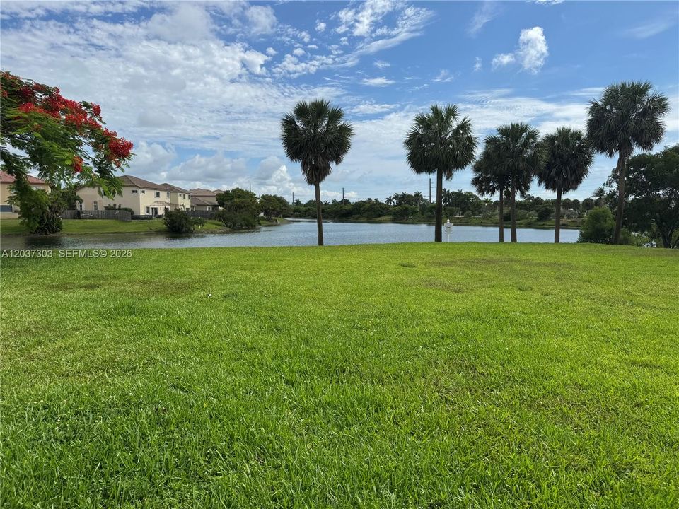 For Rent: $2,000 (2 beds, 2 baths, 809 Square Feet)