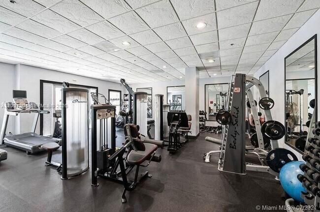 For Rent: $2,480 (1 beds, 1 baths, 750 Square Feet)