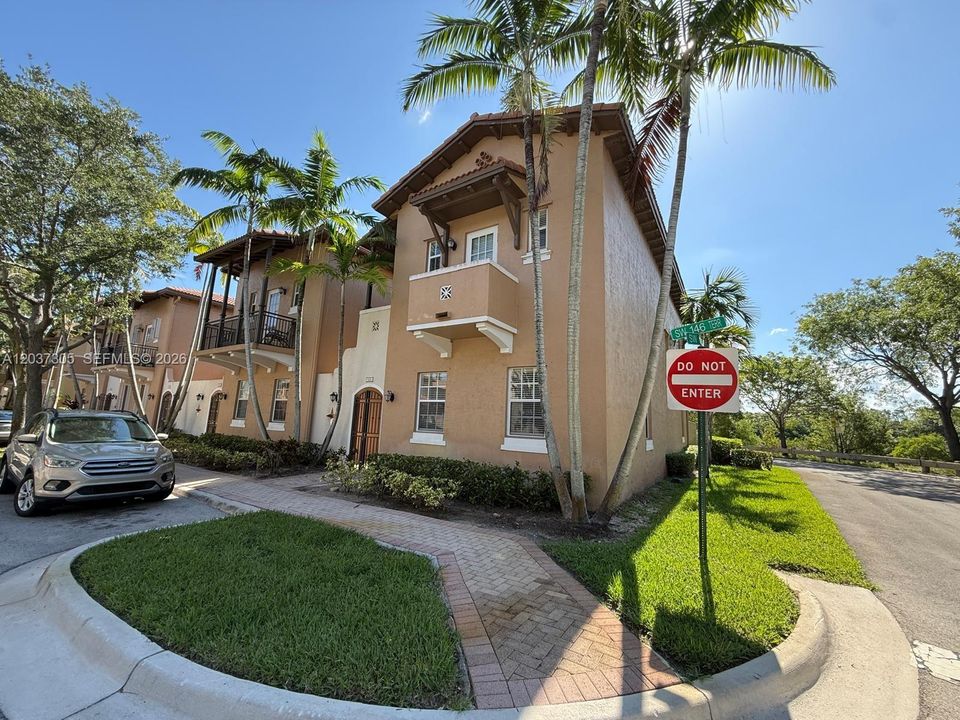 For Rent: $3,400 (3 beds, 3 baths, 2300 Square Feet)
