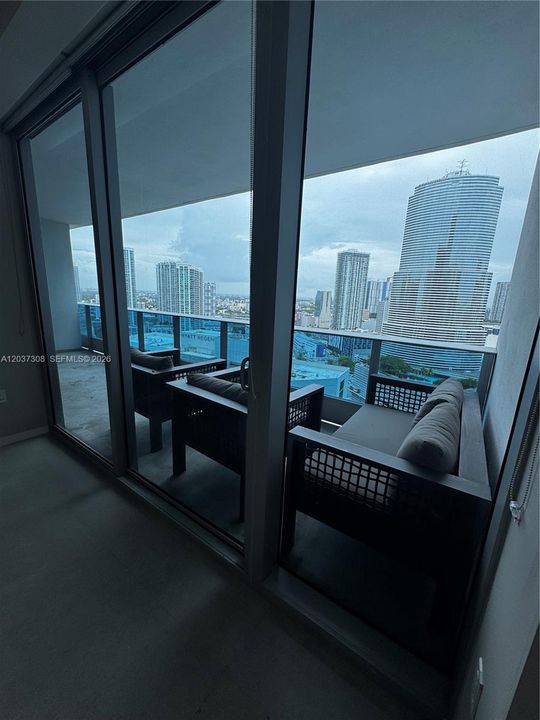 For Sale: $559,900 (1 beds, 1 baths, 799 Square Feet)