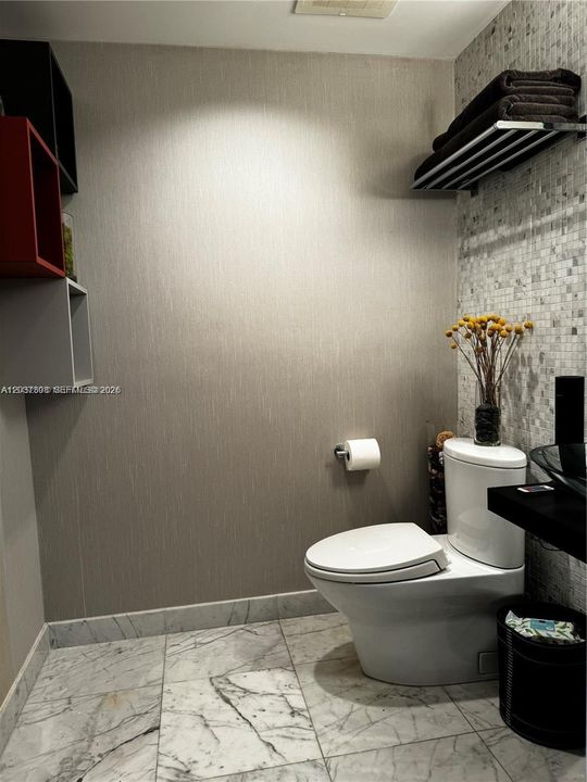 For Sale: $559,900 (1 beds, 1 baths, 799 Square Feet)