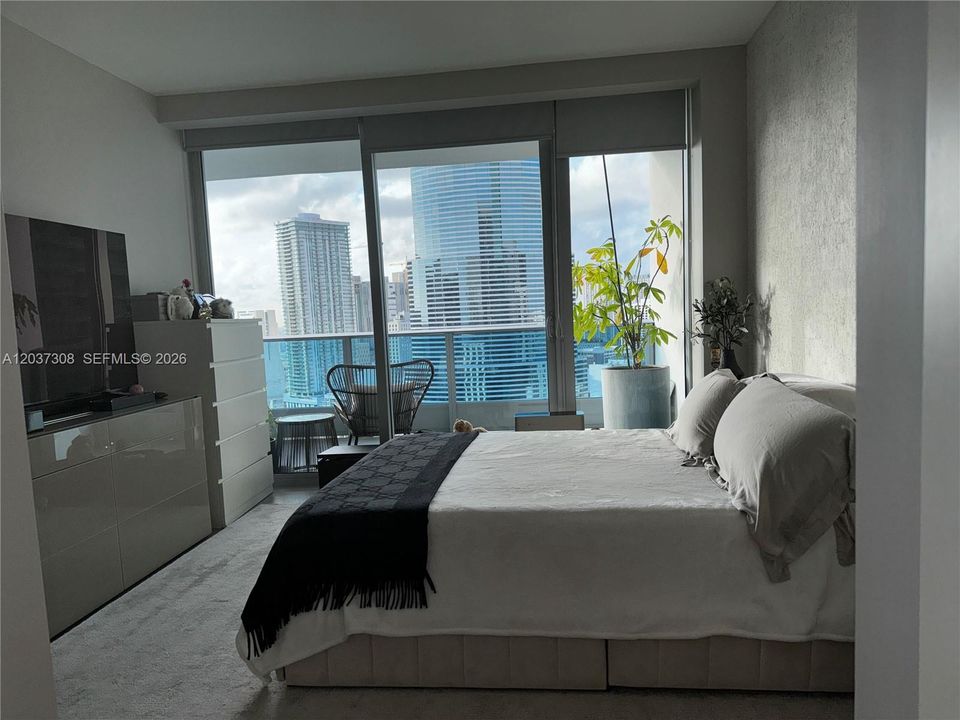 For Sale: $559,900 (1 beds, 1 baths, 799 Square Feet)