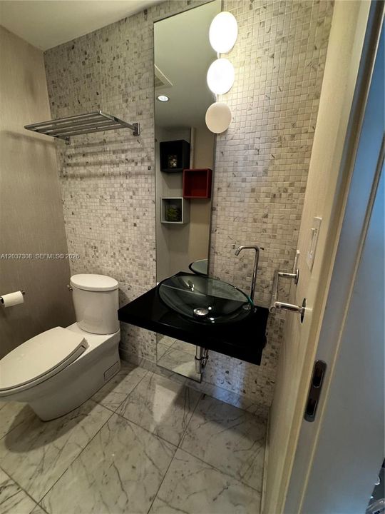 For Sale: $559,900 (1 beds, 1 baths, 799 Square Feet)
