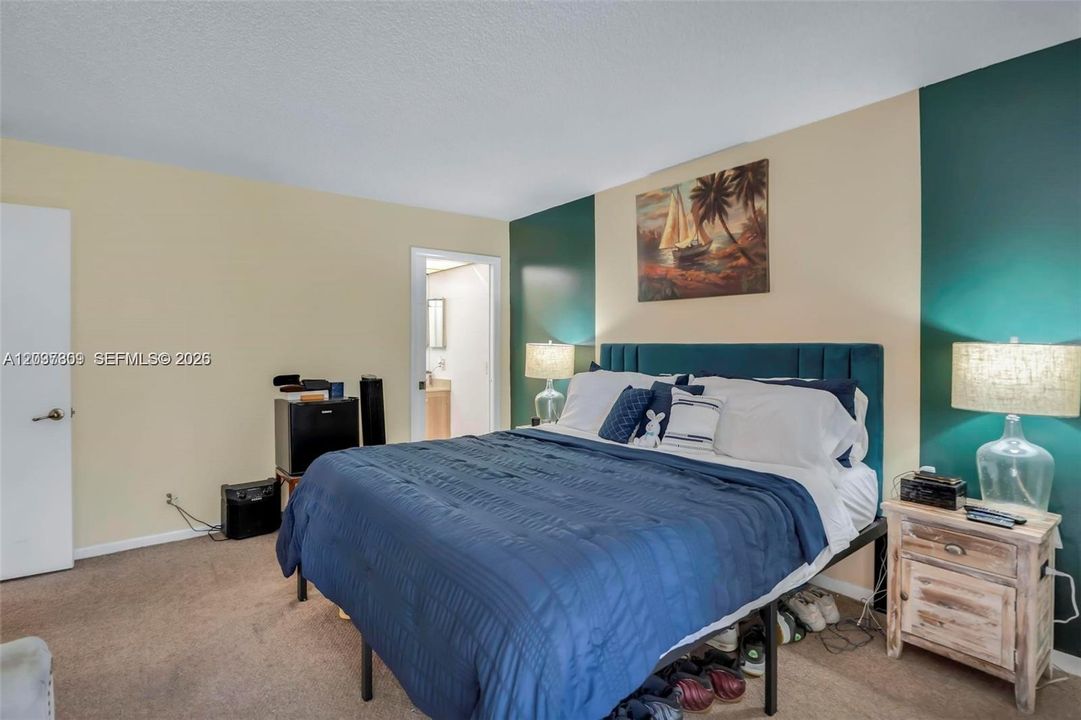 For Sale: $155,000 (2 beds, 2 baths, 1002 Square Feet)